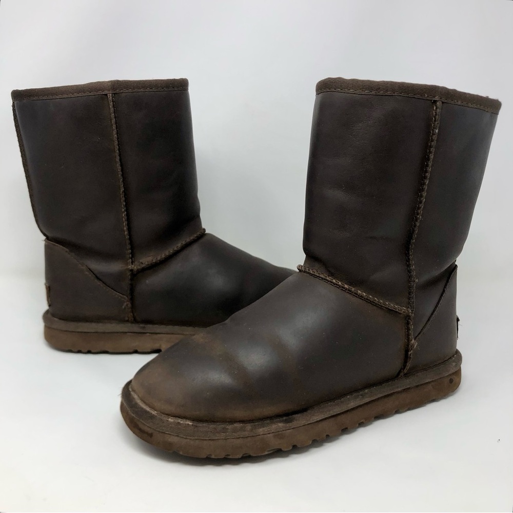 UGG Classic Short Boots Pull On Mid Calf Dark Brown Oiled Leather Fur Lined
